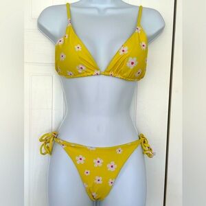 ZAFUL Women’s Bikini set in Yellow with Floral Print size 6 (bust 34.65 - 36.22)